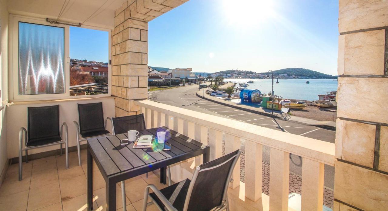Goles Apartments-First Row To The Sea Rogoznica  Eksteriør billede